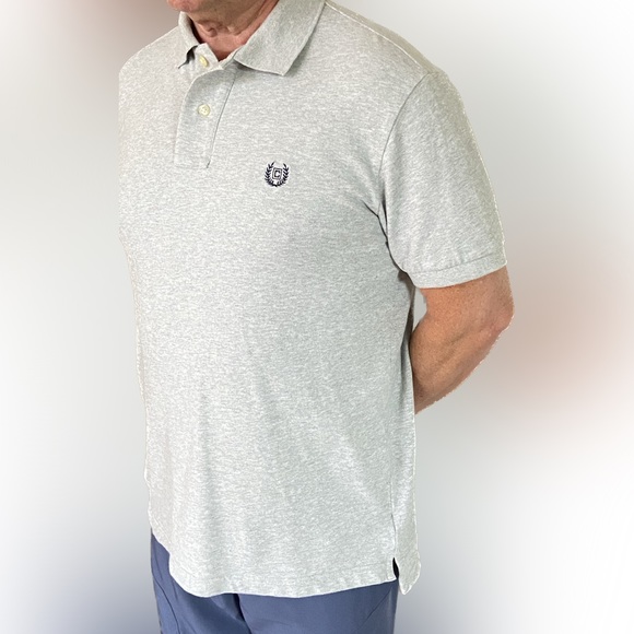 CHAPS Men’sPolo Shirt, Stretch Comfort, Gray, Navy Logo, 2 button M Excel Cond - Picture 2 of 9